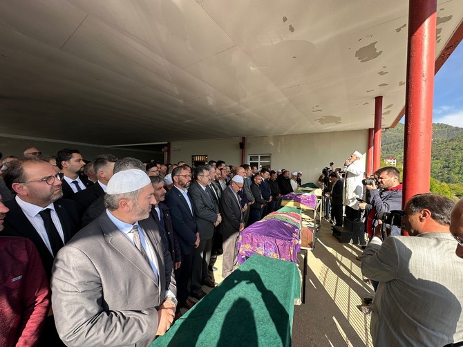 trabzonda-belediye-otobusu-kazasinda-hayatini-kaybeden-4-kisi-son-yolculuguna-ugurlandi-10.jpg