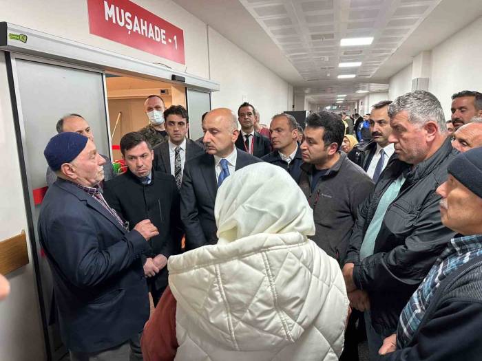 Bakan Karaismailoğlu’ndan Belediye Otobüsü Kazasında Yaralanan Şahıslara "geçmiş Olsun" Ziyareti