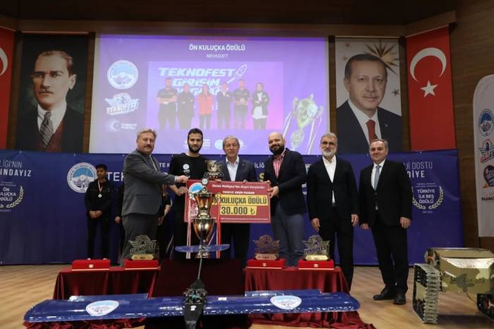 Melikgazi Belediyesi Teknofest’te Dereceye Girenleri Ödüllendirdi