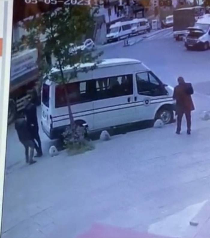 İstanbul’da Hakimin Omzuna Tutunan Adamı Vurduğu Anlar Kamerada