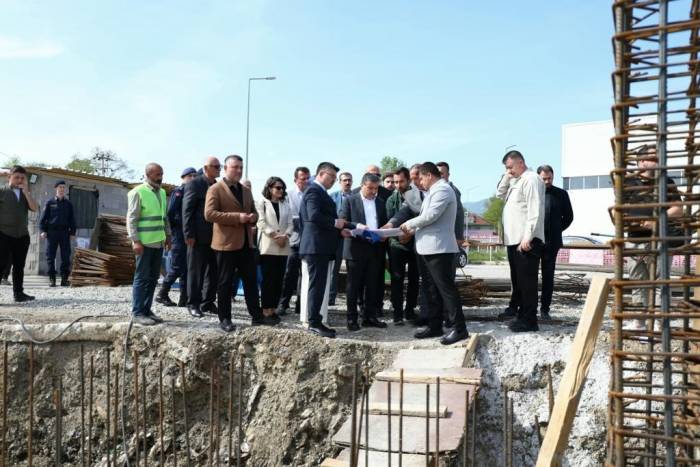 Çilimli’ye Yarı Olimpik Yüzme Havuzu