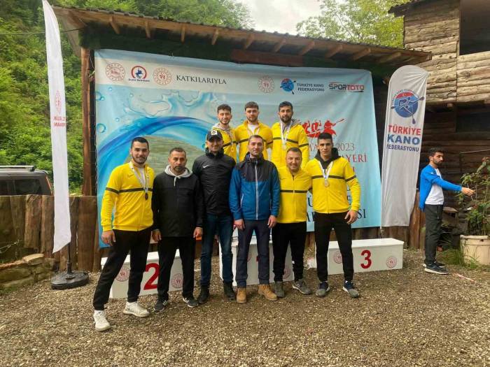 Düzce Belediyesi Spor Akademisi Rafting Takımı Şampiyon Oldu