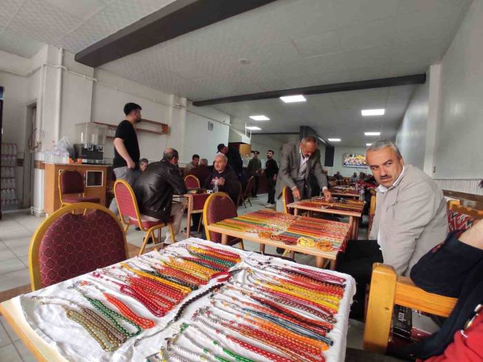 Çay Ocağında Sergilenip 81 İle Gönderiliyor