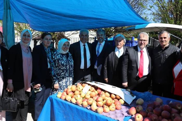 Başkan Suer, İlçe Pazarında Esnafın Sorunlarını Dinledi