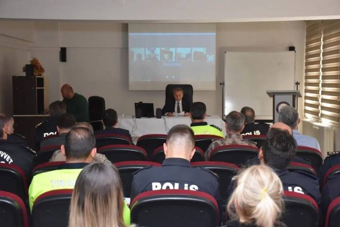 Miting Ve Futbol Müsabakası Değerlendirme Toplantısı Düzenlendi