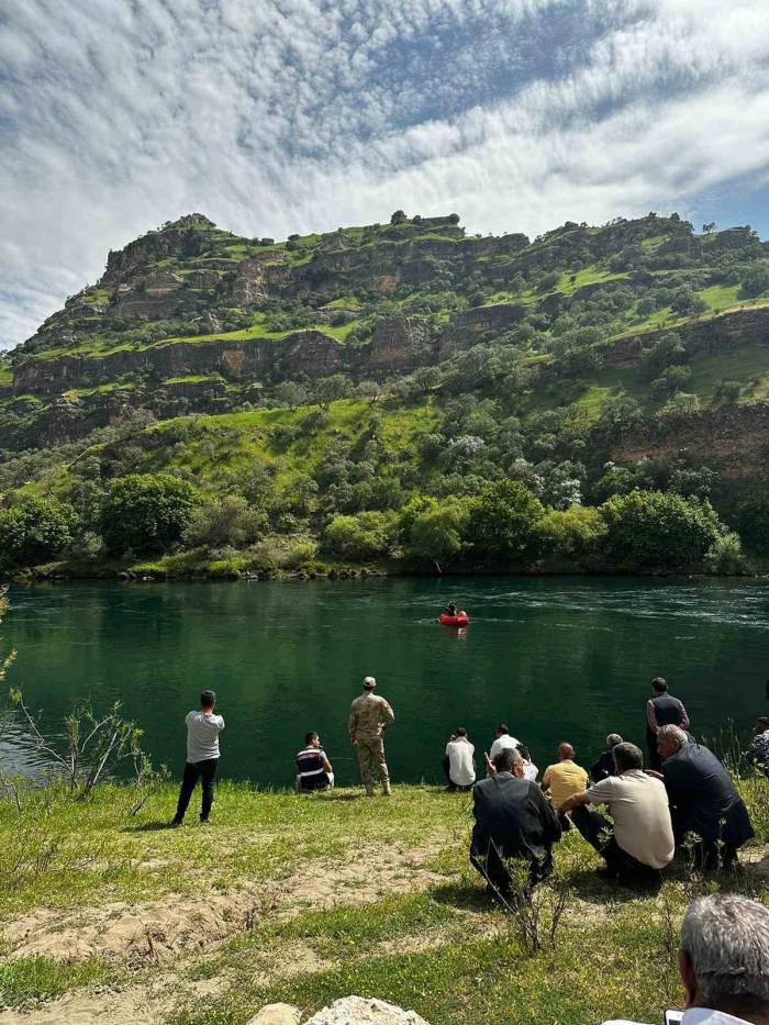 Dicle Nehri’nde Kaybolan Gencin Cansız Bedenine Ulaşıldı