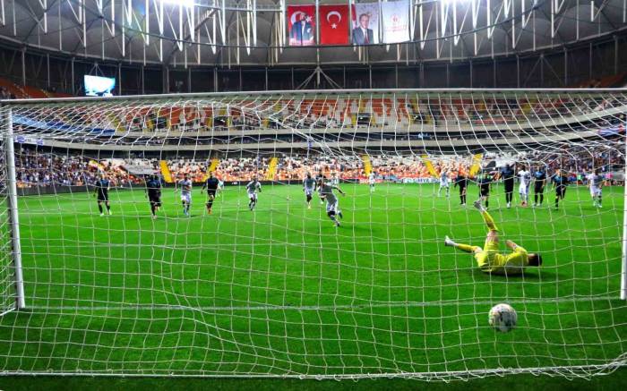 Spor Toto Süper Lig: Adana Demirspor: 2 - Corendon Alanyaspor: 2 (ilk Yarı)