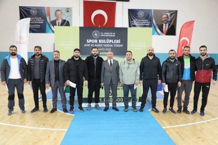 Ağrı’da Amatör Spor Kulüplerine 1 Milyon 80 Bin Tl Destek