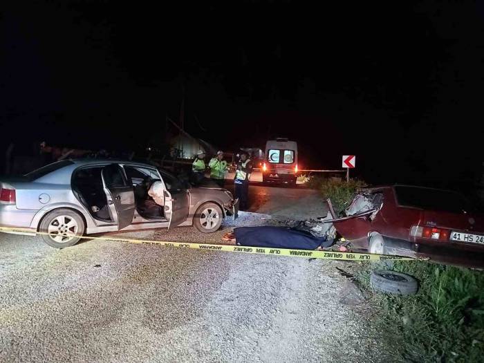 Bilecik’te İki Otomobil Kafa Kafaya Çarpıştı: 1 Ölü