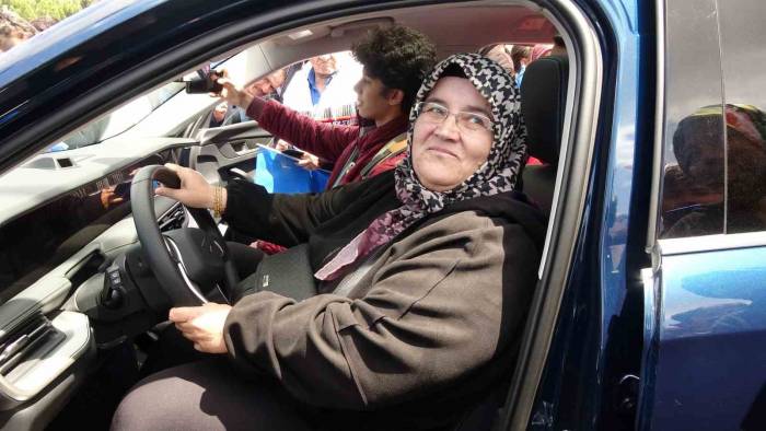 Kentin Tek Kadın Taksicisinin Togg Hayali