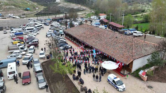 Kavurması Ve Güveciyle Ünlü 400 Yıllık Tarihi Cuma Pazarı Yenilendi