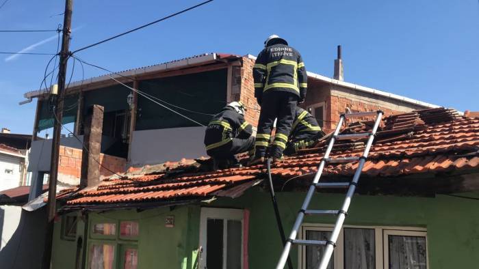 Edirne’de Evde Çıkan Yangın Büyümeden Söndürüldü