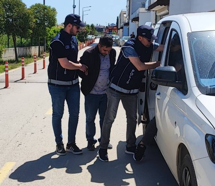Kaçak Göçmen Taşıyan İki Kişi Yakalandı