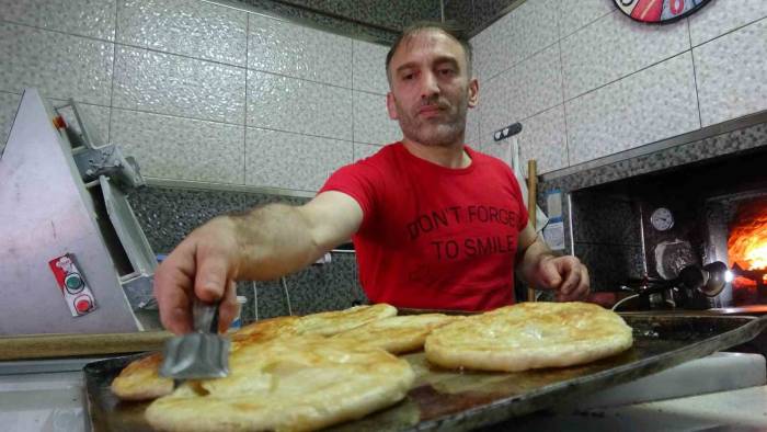Kamyon Şoförlüğünü Bıraktı, Asırlık Lezzeti Sofralarla Buluşturuyor