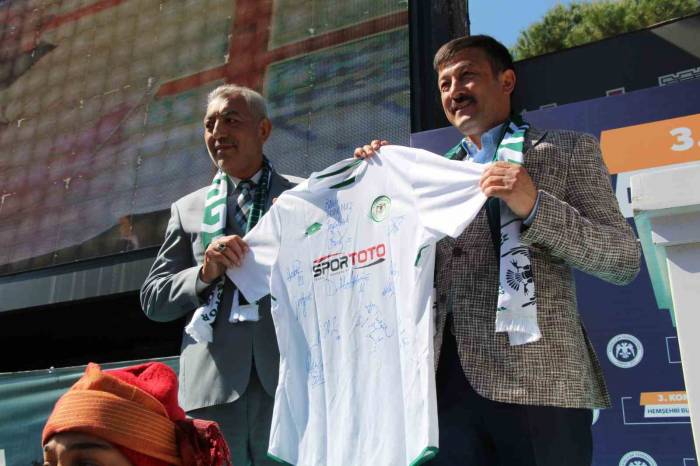 Ak Partili Dağ Ve Milletvekili Adayları İzmir’de Konyalılar İle Buluştu