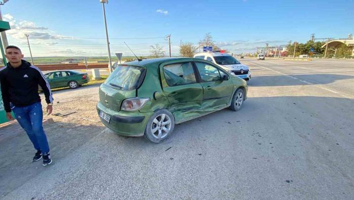 Konya’da İki Otomobil Çarpıştı: 3 Yaralı