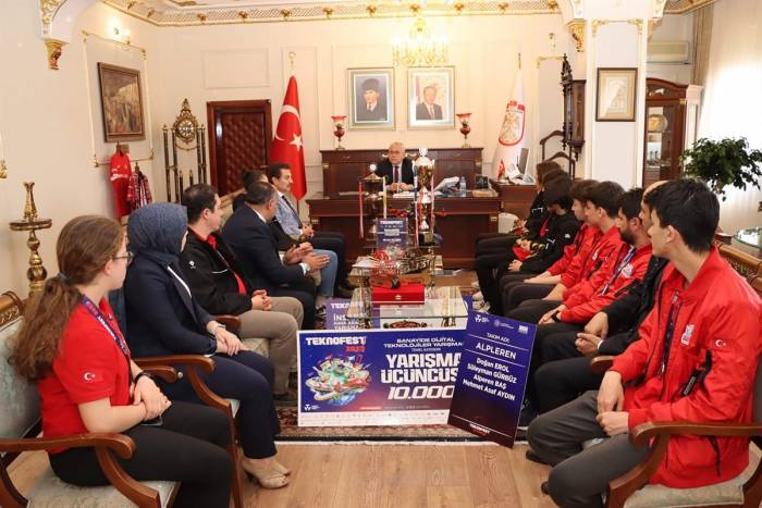 Şimşek, Derece Öğrencilerini Altınla Ödüllendirdi