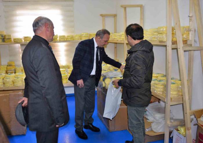 Vali Öner, Köylerdeki Tarım İşletmelerini Ziyaret Etti