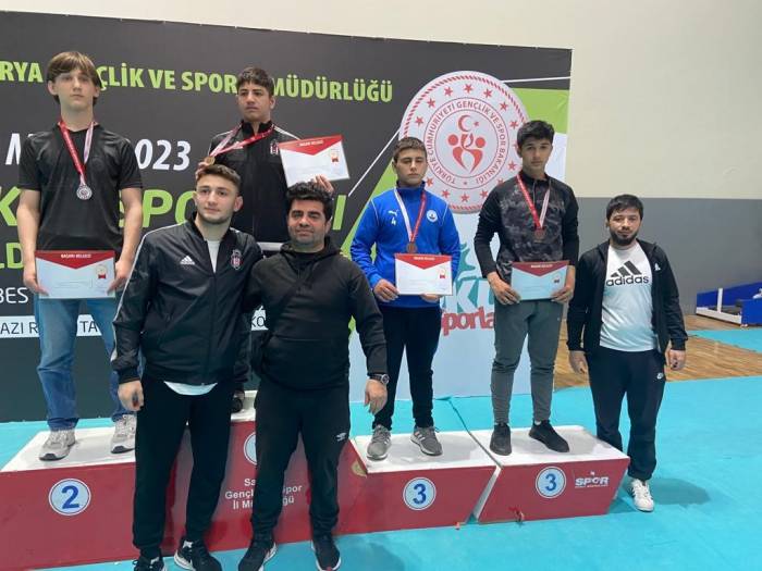 Alaplı Pehlivanlar Madalyayla Döndü