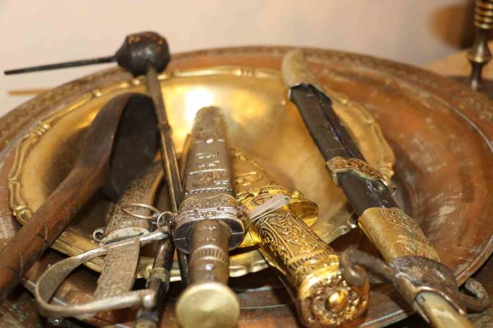 Ankara’da Antika Sevenler Müzayedede Bir Araya Geldi