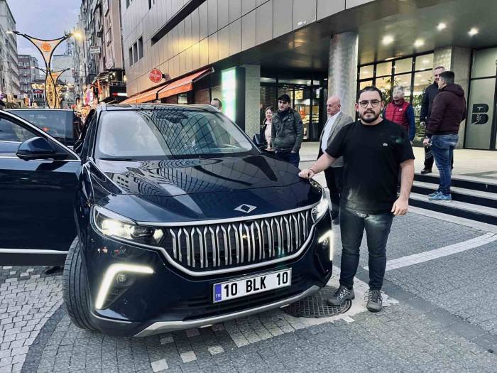 Balıkesir’de Togg’a Vatandaşlardan Yoğun İlgi