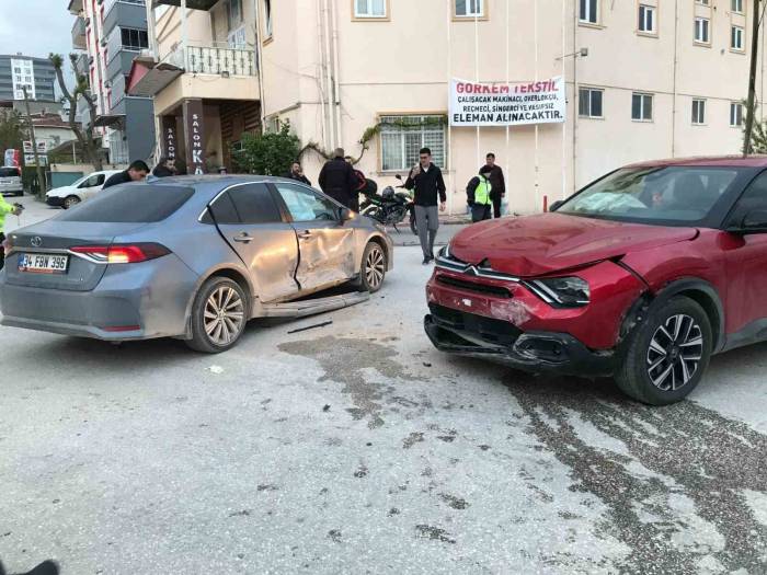 Bilecik’te Trafik Kazası, 3 Kişi Yaralandı