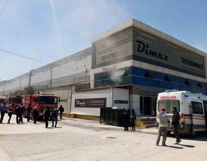 Mobilya Fabrikasında Korkutan Yangın