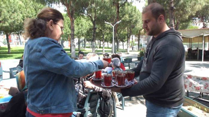 Balıkesir’de Çölyaklılar Geleneksel Kahvaltıda Bir Araya Geldi