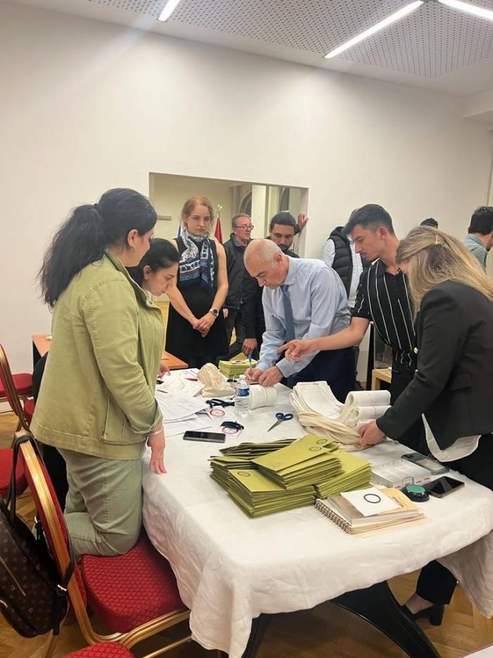 Çekya’da Kullanılan Oylar Türkiye’ye Gönderildi