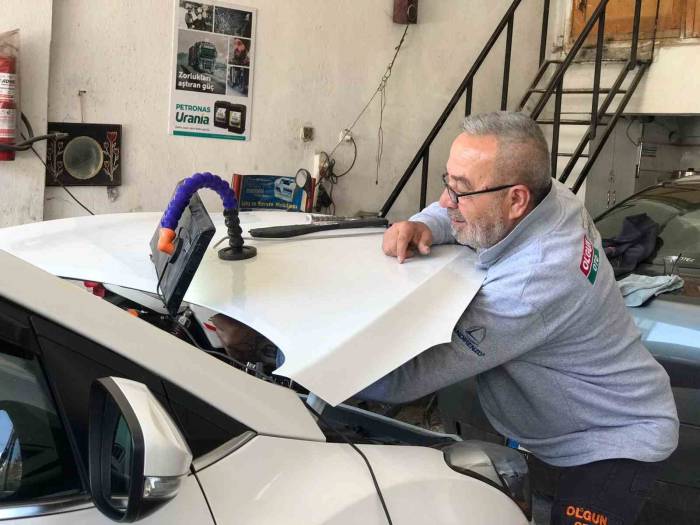 Oto Tamircilerinde Dolu Kuyruğu Oluştu