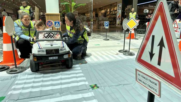 Elazığ’da Polis Ve Jandarma Ekipleri Vatandaşları Bilgilendirdi