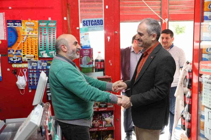 Başkan Çiftçi, Hem Esnafın Taleplerini Dinliyor Hem De Yapılan Projeleri Anlatıyor