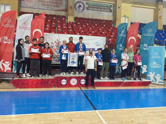 Floor Curling’de Alaplı Başarısı