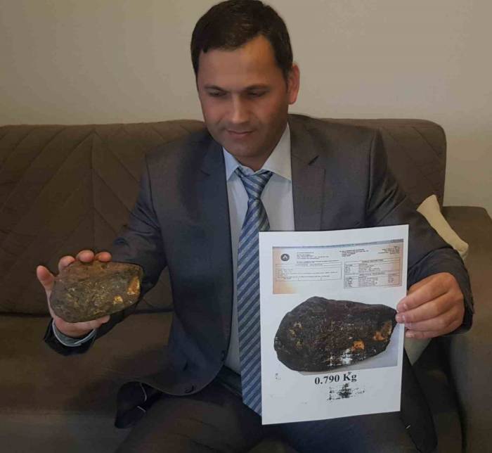 Doğa Yürüyüşünde Göktaşı Buldular