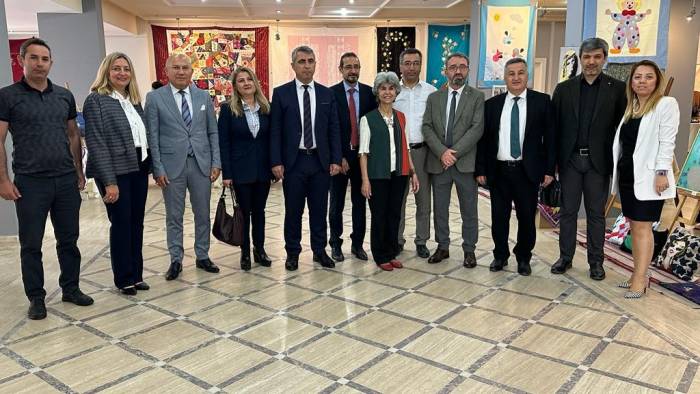 Nazilli’de Hem Kursiyerlerinden ‘renklerin Dili’ Sergisi