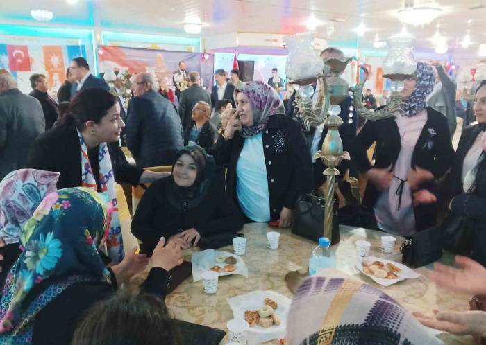 Kırşehir’in En Büyük Aşireti Ak Partili Adaylarla Bir Araya Geldi