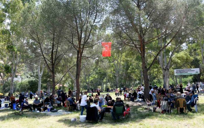 Kuşadası’nda Yaşayan Hadimliler Etli Pilav Şenliğinde Buluştu