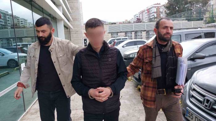 Voleybol Takımı Oyuncusu Eski Antrenörünü Tabancayla Yaraladı