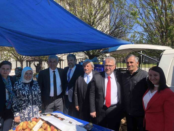 Başkan Tekin İlçe Pazarında Vatandaşlar İle Buluştu