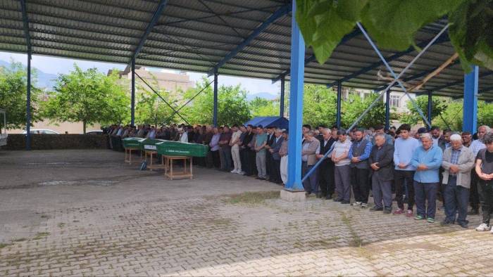 Şanlıurfa’daki Kazada Hayatını Kaybeden 6 Depremzede Toprağa Verildi