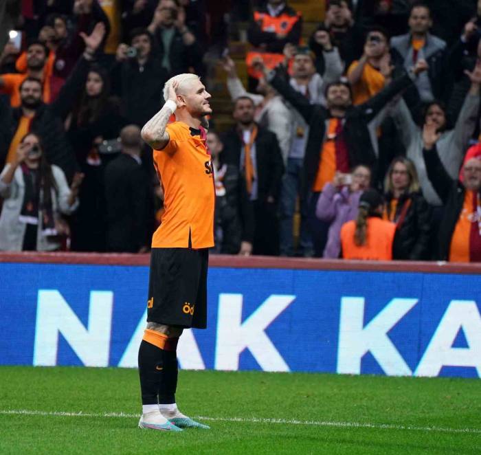 Spor Toto Süper Lig: Galatasaray: 1 - Medipol Başakşehir: 0 (ilk Yarı)