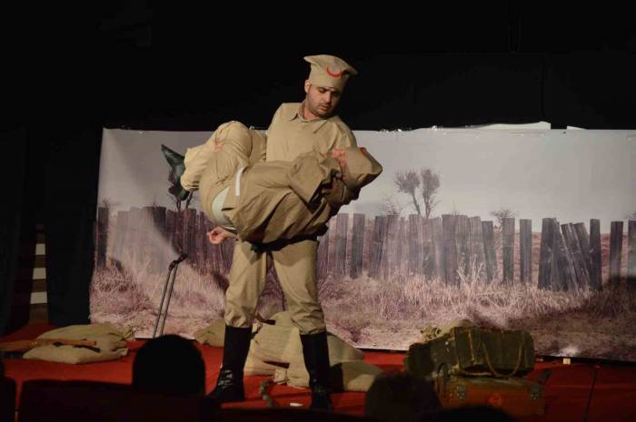 Tavşanlı’da Tiyatro Gösterisi