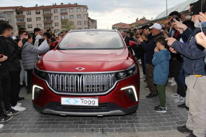 Togg’un Anadolu Ateşi Kırmızı Renkli Suv Modeli Tavşanlı’da