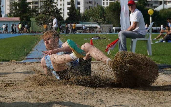 Manisa’da Yapılan Ünilig Atletizm Türkiye Şampiyonası Sona Erdi