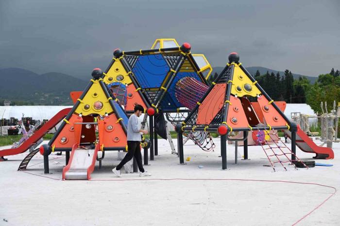 Yalova Belediyesi’nden Seyrantepe’ye Yeni Nesil Park