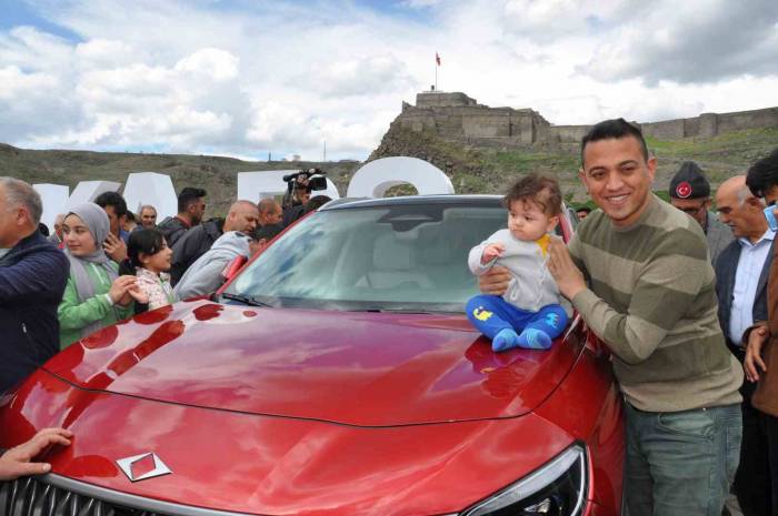 Karslılar Yerli Otomobil Togg’a Yoğun İlgi Gösterdi