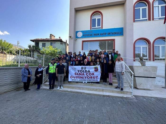 Aydın’da Jandarma Ekipleri Vatandaşları Bilgilendirmeye Devam Ediyor