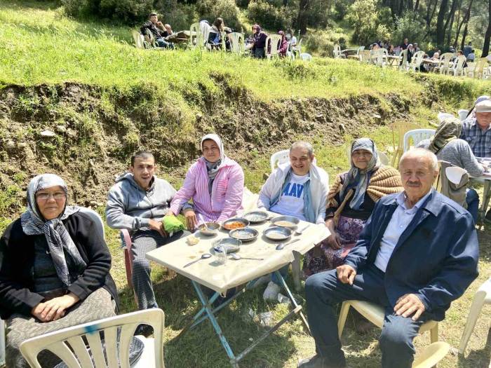 Kuyucak’ta ’karapınar Dede Hayrı’ Geniş Katılımla Gerçekleştirildi