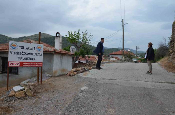 Gömeç’te Parke Taş Çalışmaları Devam Ediyor