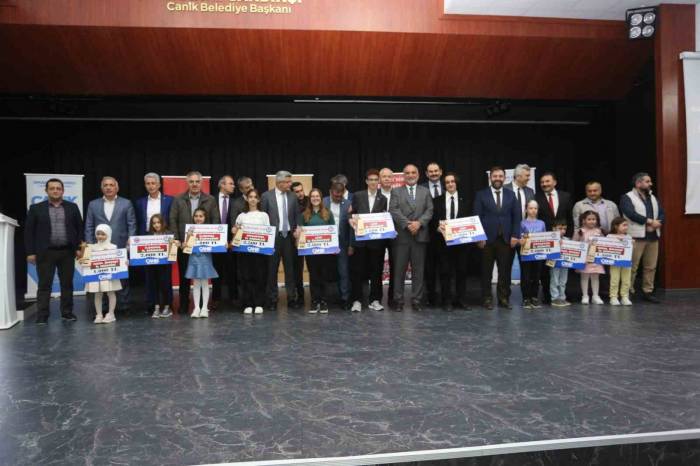 Öğrenciler Arası Şiir Yarışması’nda Ödüller Dağıtıldı